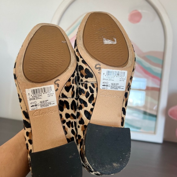 Clark’s shoes animal print size 7 - Picture 2 of 4
